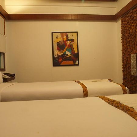 Flores Gallery Hotel Бандунг Екстериор снимка