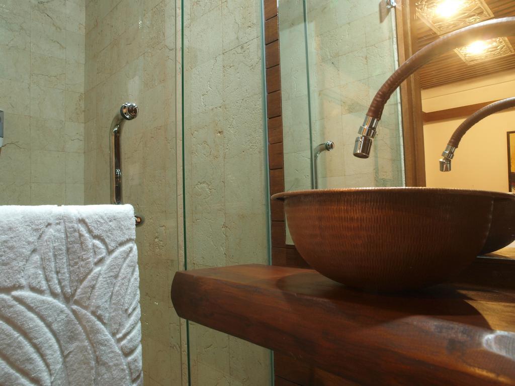 Flores Gallery Hotel Бандунг Стая снимка