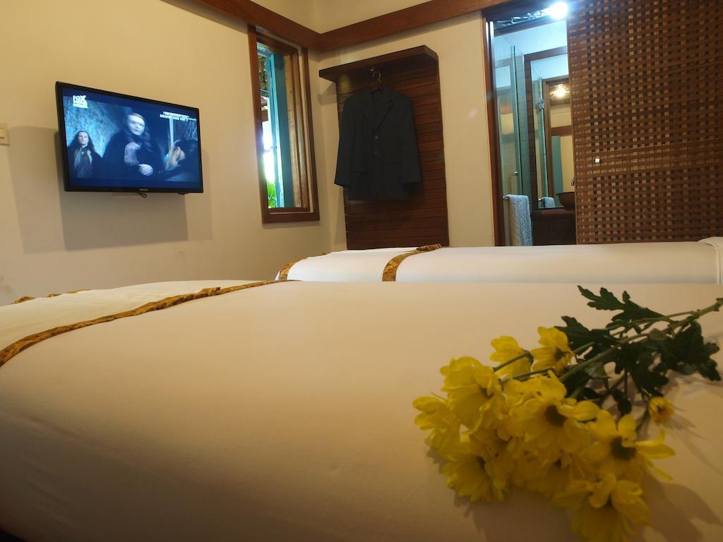 Flores Gallery Hotel Бандунг Стая снимка
