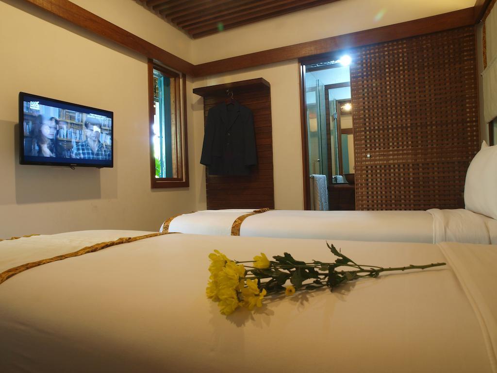 Flores Gallery Hotel Бандунг Стая снимка