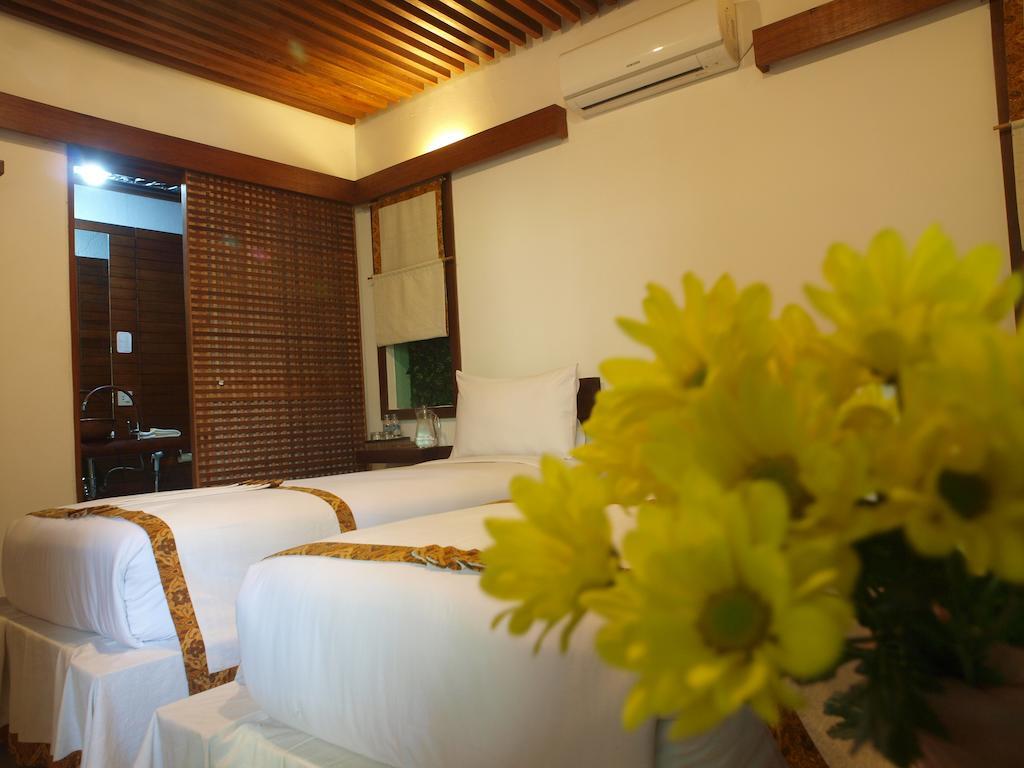 Flores Gallery Hotel Бандунг Екстериор снимка