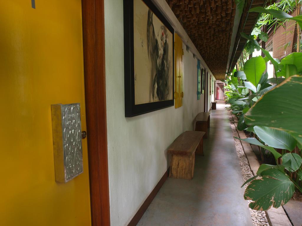 Flores Gallery Hotel Бандунг Екстериор снимка