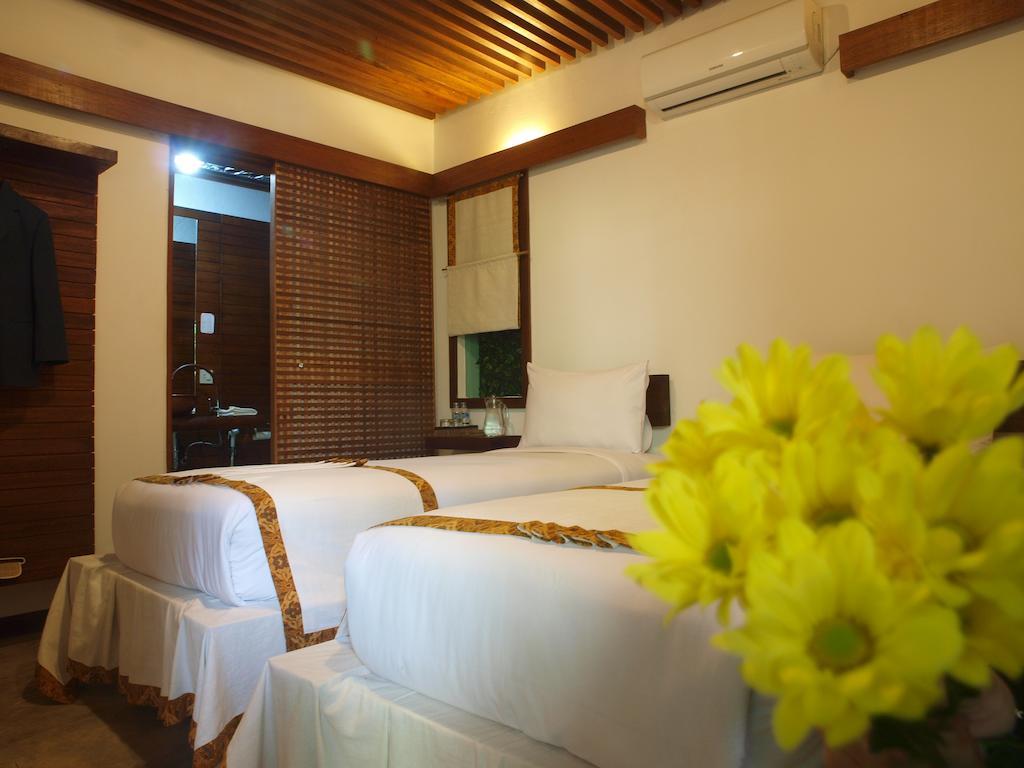 Flores Gallery Hotel Бандунг Екстериор снимка