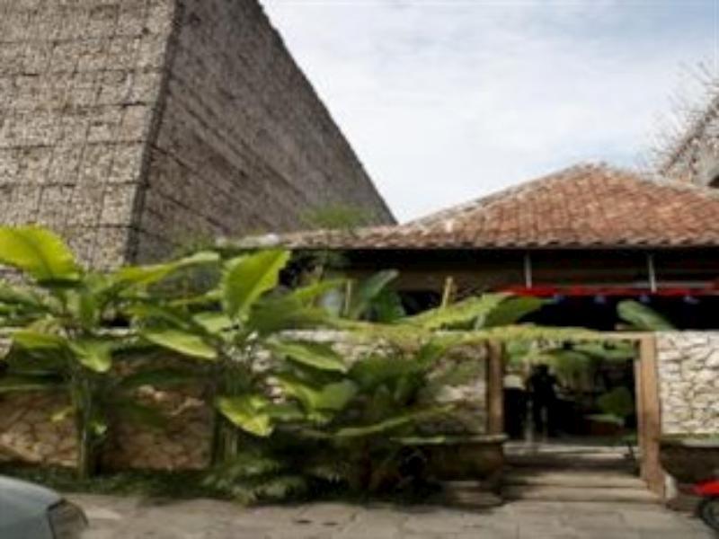 Flores Gallery Hotel Бандунг Екстериор снимка